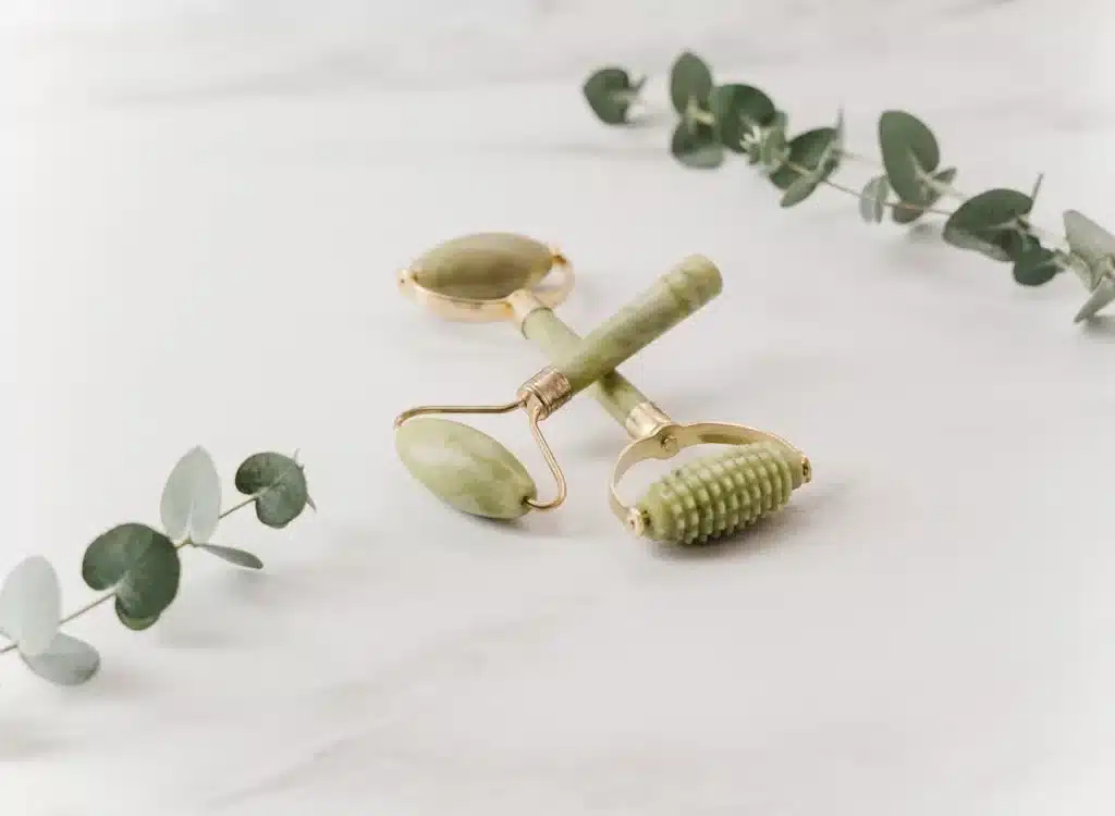 The Complete Guide on How to use a Jade Roller! - Beauty & Fashion Guide